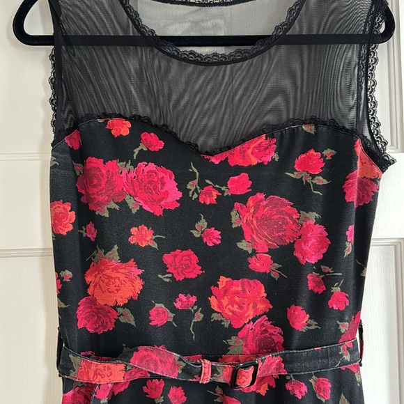 ❤️ Effie’s Heart black/red floral dress with mesh bodice and belt. Size L. - Picture 2 of 8